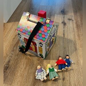 Melissa Doug House With Dolls and Various Locks and Keys to Open. M&D Doll House